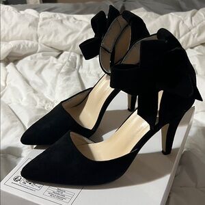 Elegant Black Women's Heels with Bow Detail